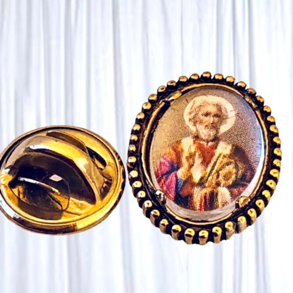 Vintage Lapel Pin Brooch Religious Christian Saint Nicholas ? Under Glass